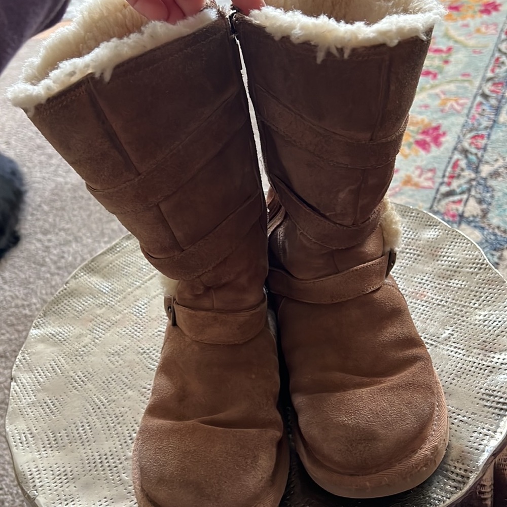 UGG - Picture 3 of 4